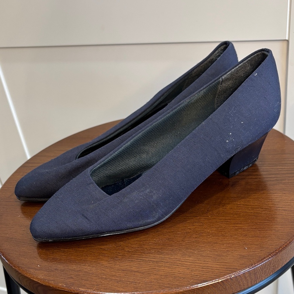 Last chance * Vintage Navy Women's Heels